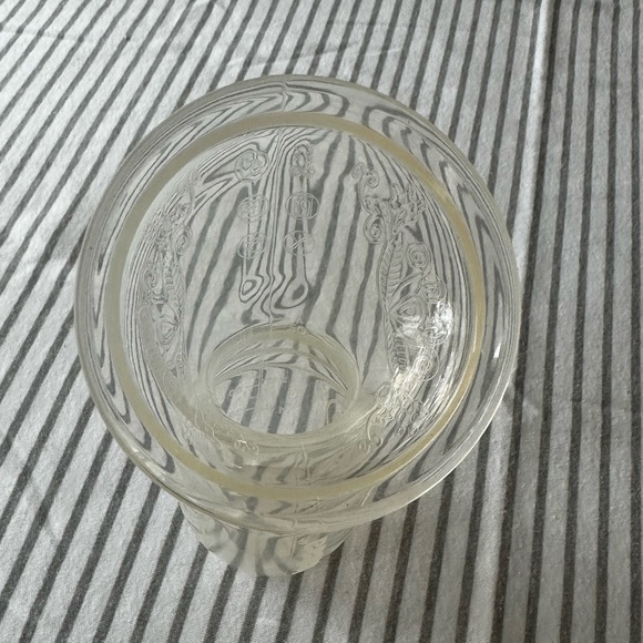 Traditional Haakaa silicone milk collection item - Picture 2 of 3